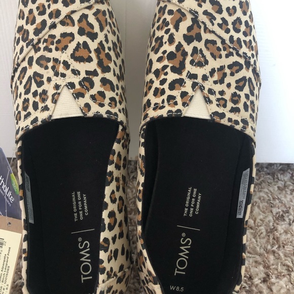 Woman’s 8.5 Tom’s slip on - Picture 3 of 5